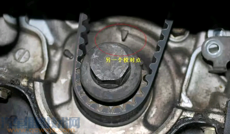 标致301正时曲轴记号孔,标致301正时记号 接下来,曲轴齿轮也做上相应的记号,到这里所有正时标记基本全部做完