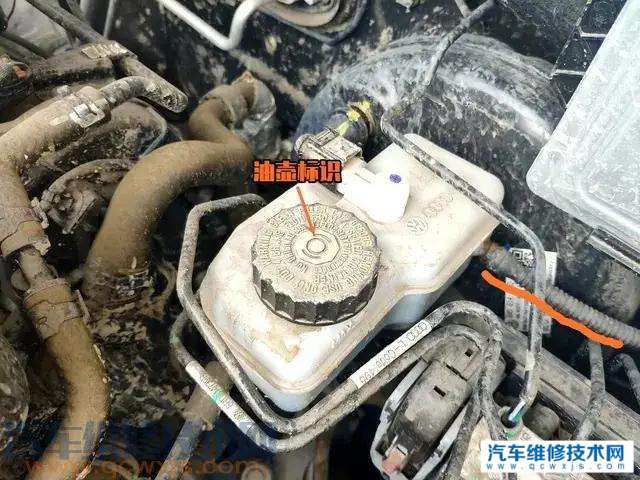 刹车油壶上横管子是干什么的? - 汽车维修技术网