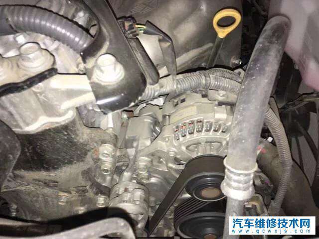 凯美瑞发电机皮带绕图,凯美瑞2.0皮带安装图解 凯美瑞发电机皮带多长时间换好?