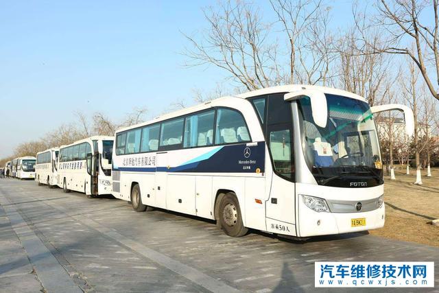 大客车倒车镜是前伸的几乎无死角 为什么大货车不采用这种设计 汽车维修技术网