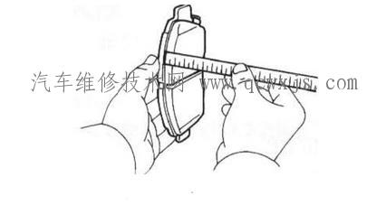 【更换盘式制动器的制动片（刹车片）的步骤】图4