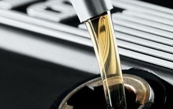 汽车保养用全合成机油好还是半合成机油好？