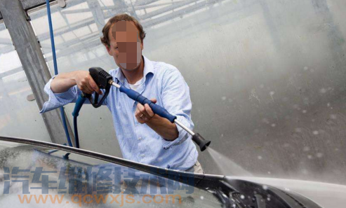 【汽车玻璃脏了怎么清洗 汽车玻璃用什么清洗】图3