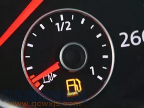【汽车油表红灯能跑多少公里 汽油灯亮了对车有影响吗​】图3