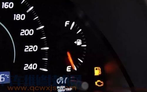 汽车油表红灯能跑多少公里 汽油灯亮了对车有影响吗​