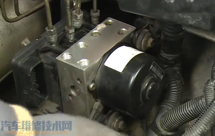 ABS油压调节器总成的更换（视频）