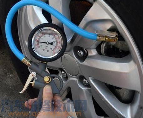 汽车胎压多少才合适其实标准气压就在车身上