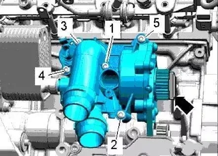 【奥迪A4L水泵拆卸与安装的正确步骤】图2