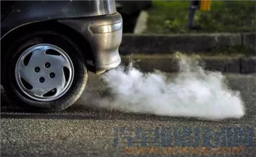 汽车排气管冒烟是怎么回事？汽车排气管冒烟介绍