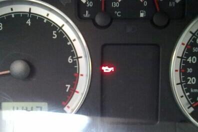 发动机高速运转时机油压力指示灯闪亮故障排除