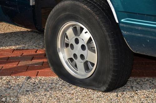 汽车轮胎漏气什么症状