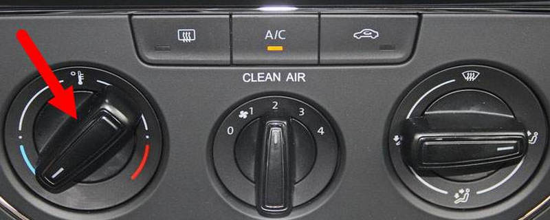 汽车自动空调开暖风AC也开吗