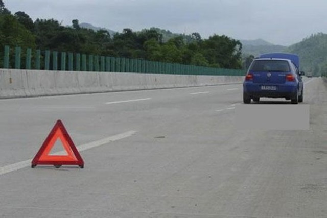 如果遇到了高速上发生交通事故的时候，应该怎么处理呢？