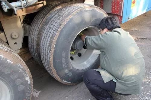 【轮胎螺丝是不是越紧越好？汽车的轮胎螺丝能反复拆装吗？】图3