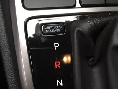 车上的shift lock release键是什么意思