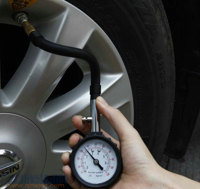 汽车轮胎有轻微漏气该怎么处理？