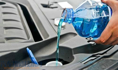 汽车玻璃水加多少合适？