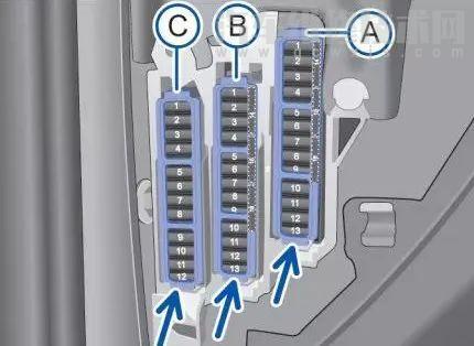 【大众辉昂保险丝盒图解 大众辉昂保险盒位置】图3