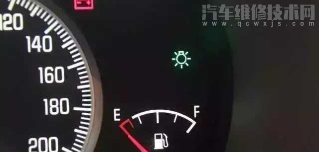 【汽车油表灯亮了还能行驶多少公里？油表灯亮了怎么办？】图2
