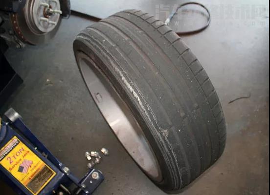 【轮胎磨损快的原因,怎么减少轮胎磨损】图1