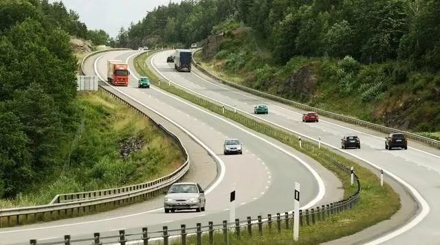 高速公路驾驶注意事项（高速公路驾驶技巧）