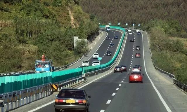 高速公路驾驶注意事项（高速公路驾驶技巧）