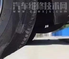 怎么上马路牙子不伤车（怎么上马路牙子不刮底盘）