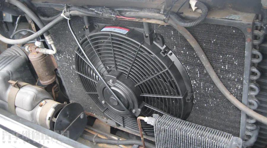 汽车散热器风扇偶尔高速常转维修案例