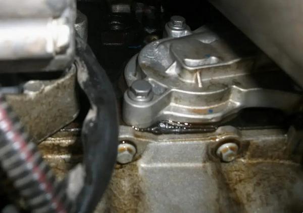 发动机漏油需要大修吗