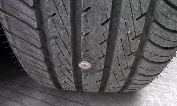汽车轮胎扎钉子了补胎还安全吗