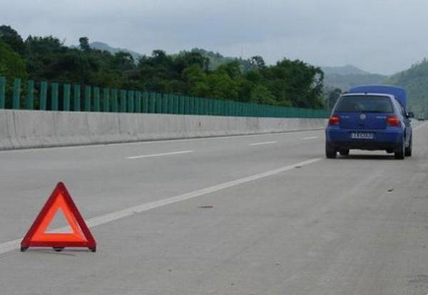 高速公路上可以停车吗