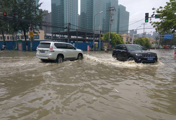 看看暴雨行车的注意事项。