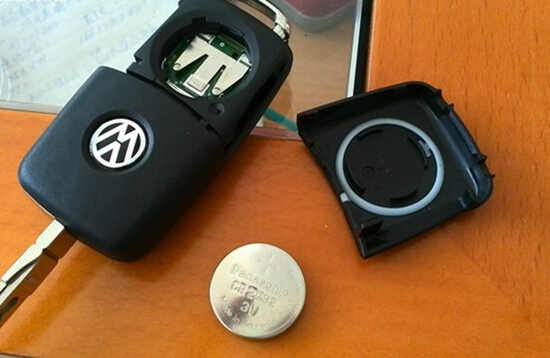 汽车钥匙如何换电池